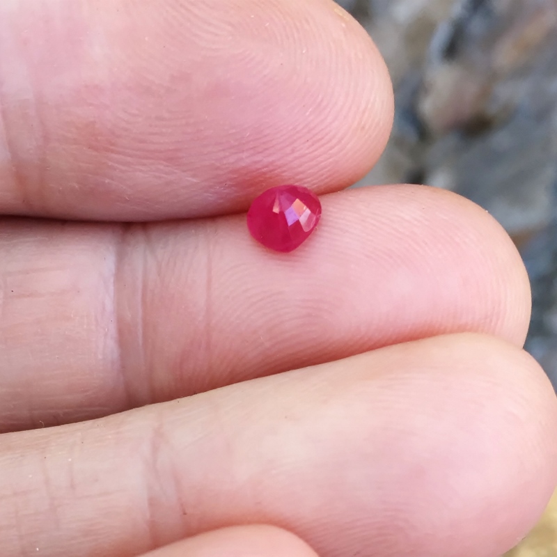Beautiful Color Old Stock Red Burmese Ruby  Litnon.com