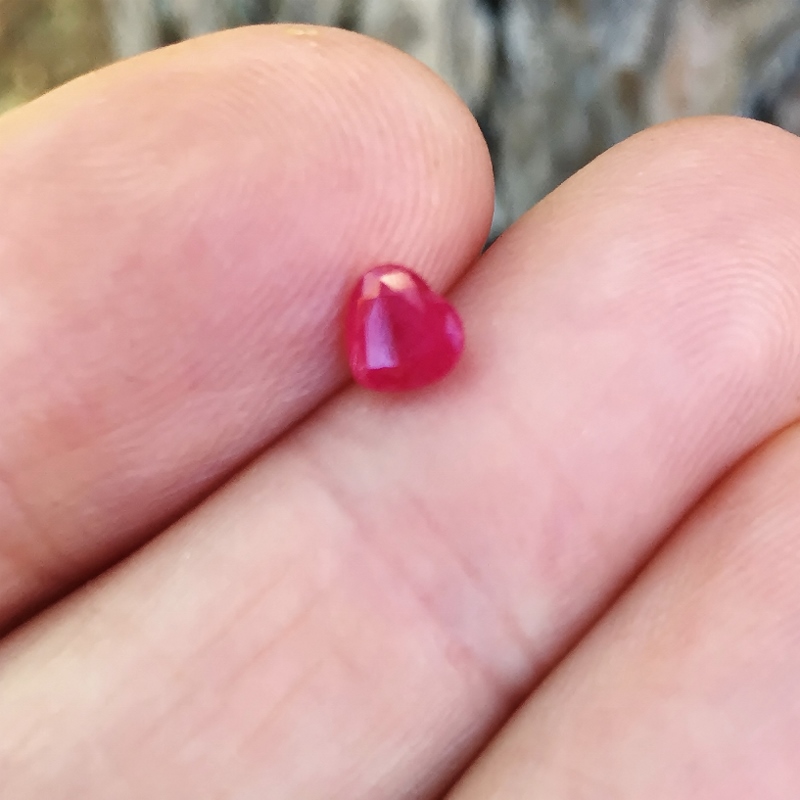 Beautiful Color Old Stock Red Burmese Ruby  Litnon.com