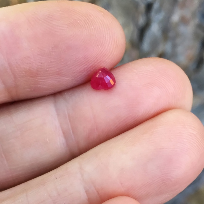 Beautiful Color Old Stock Red Burmese Ruby  Litnon.com