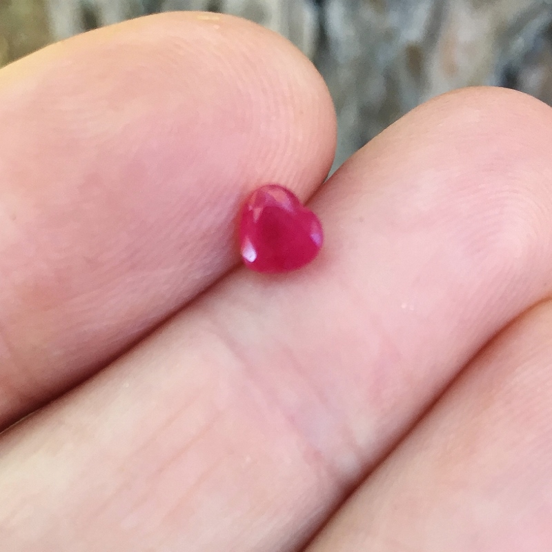 Beautiful Color Old Stock Red Burmese Ruby  Litnon.com