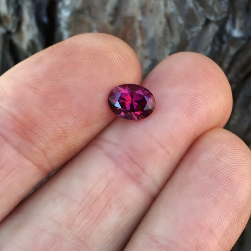 Quality Sri Lanka Rose Rhodolite Garnet 1.77 ct  Litnon.com