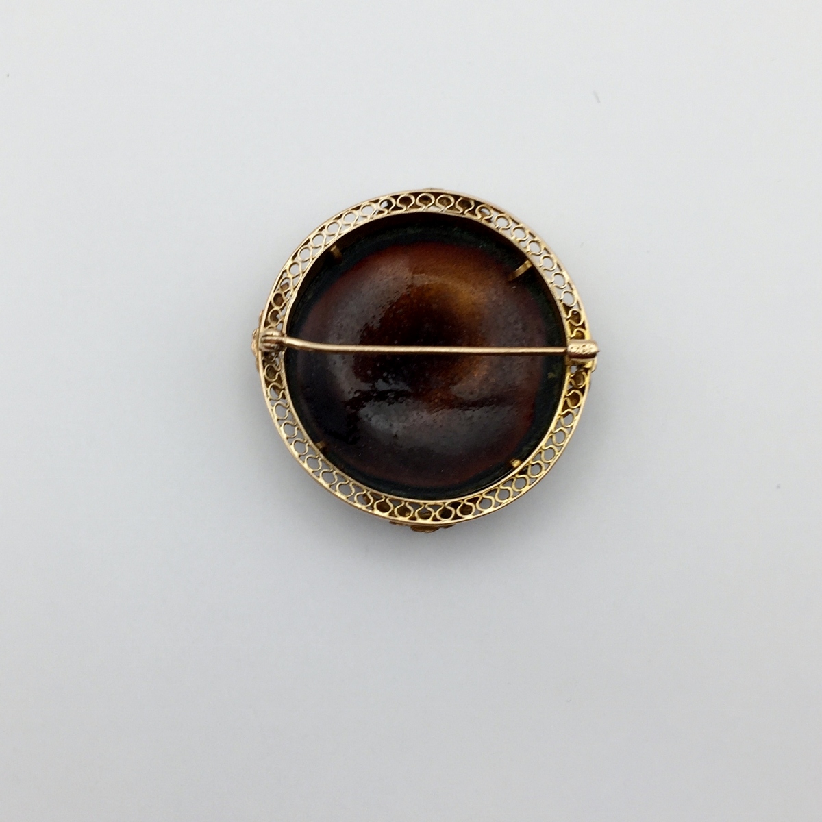 Antique Shell and Enamel Cameo Pin 10-karat Yellow Gold Litnon.com