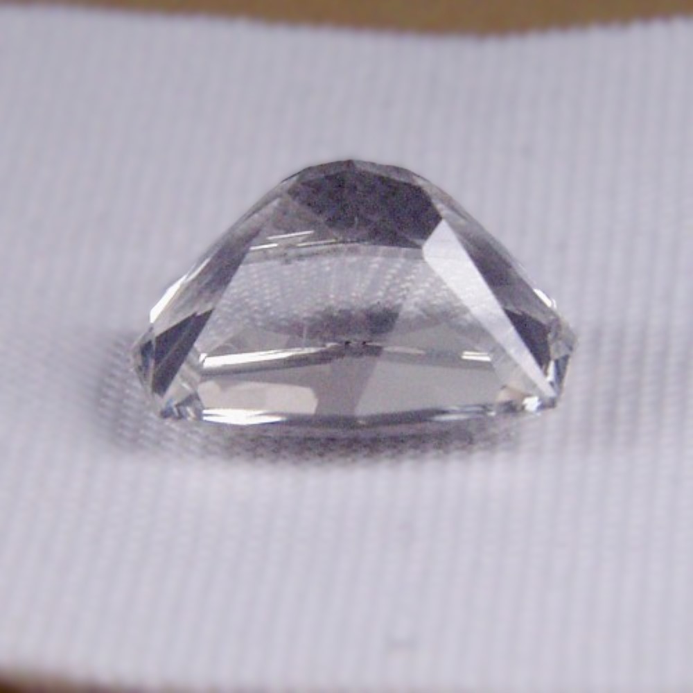 Competition Quality Cutting Natural Quartz 8.01 ct  Litnon.com