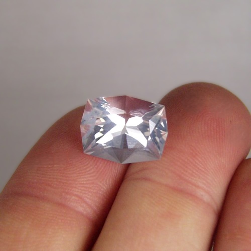 Competition Quality Cutting Natural Quartz 8.01 ct  Litnon.com