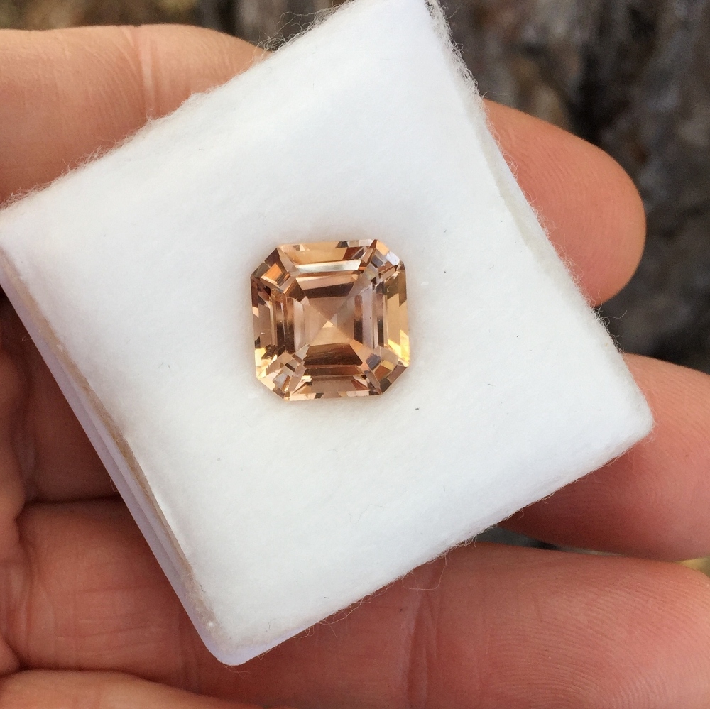 USA Cut Natural Champagne Topaz Pakistan 9.63 Carats  Litnon.com