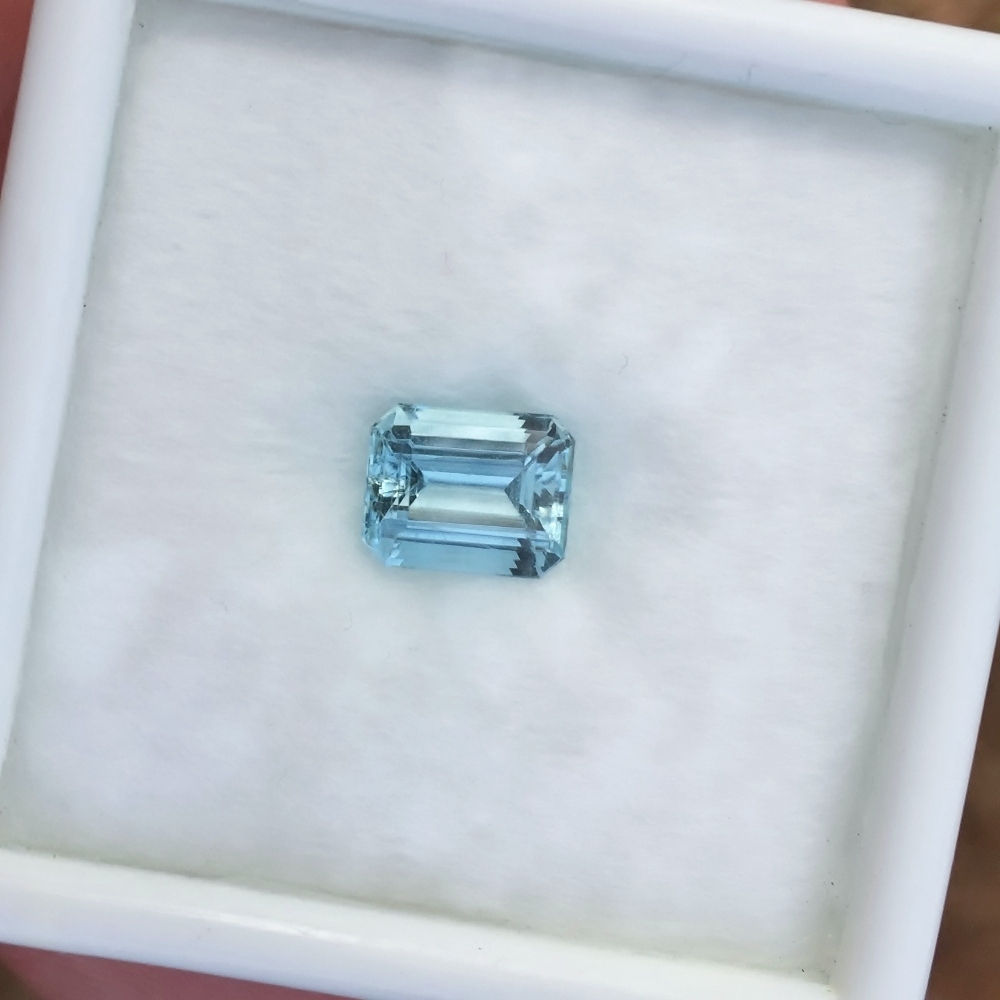 Nice Color and Bright Natural Aquamarine Brazil 1.62 Carats Litnon.com