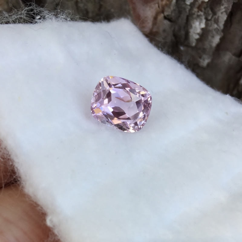 Old Stock Bright and Clean Pink Brazil Kunzite 4.17 Carats Litnon.com