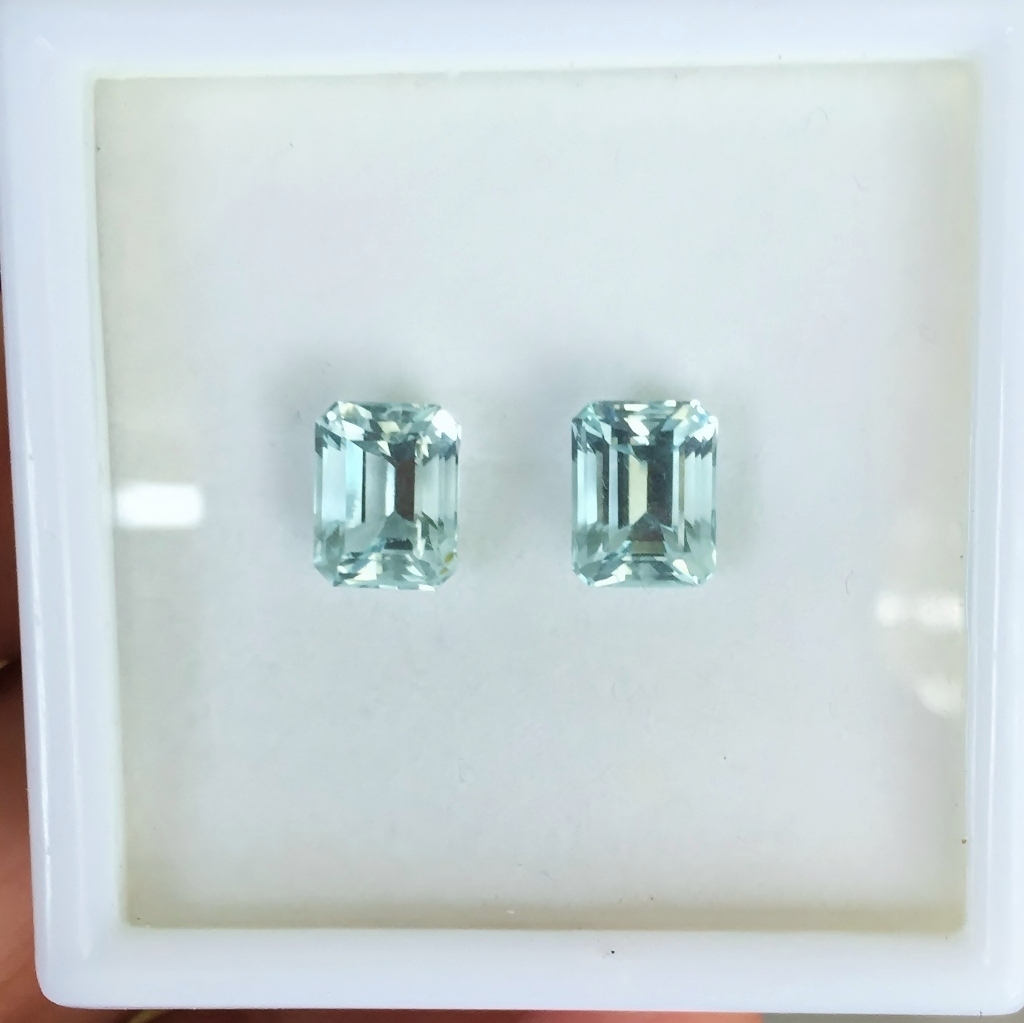 Perfect Pair Bright Natural Aquamarine Brazil 5.70 Carats Litnon.com