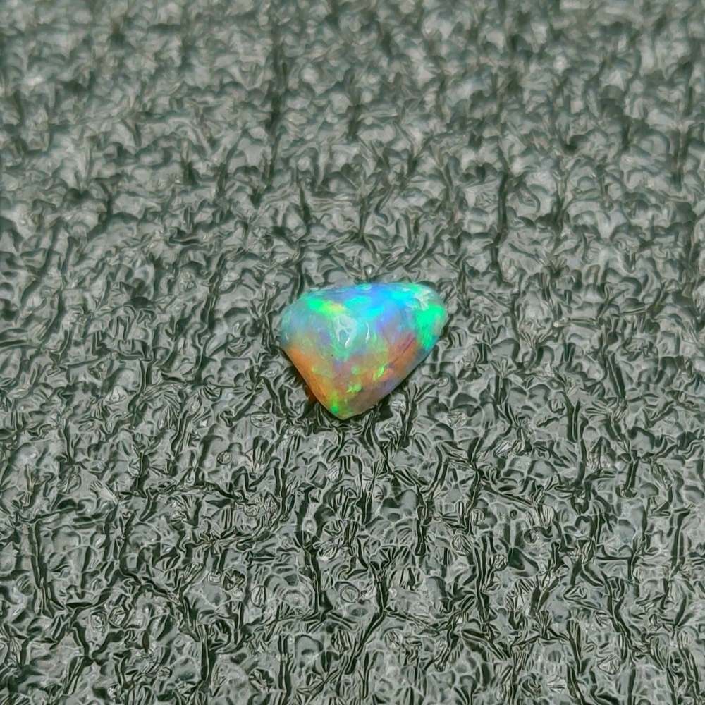 Spectacular Fire Top Gem Quality Welo Opal 0.98 ct  Litnon.com