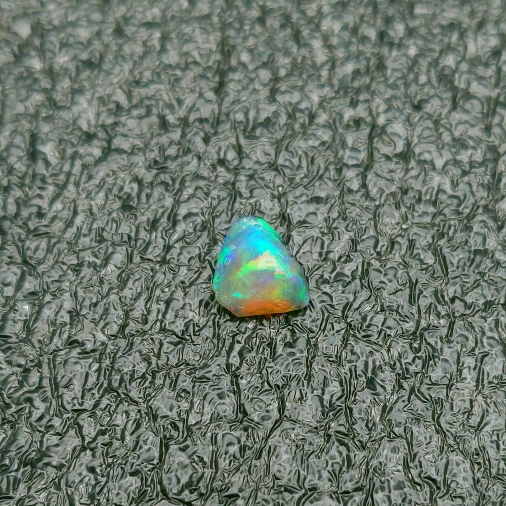 Spectacular Fire Top Gem Quality Welo Opal 0.98 ct  Litnon.com