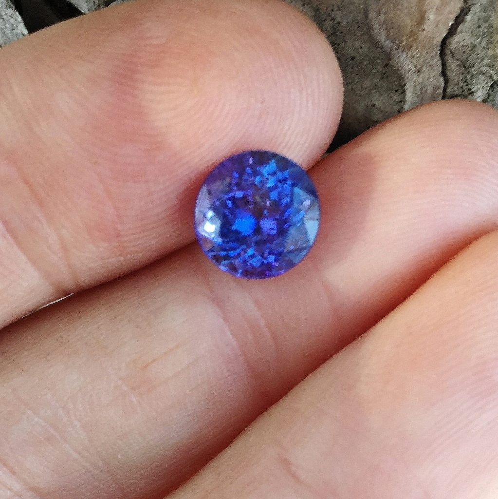 Bright and Pretty Natural Tanzanite 3.14 Carats Litnon.com