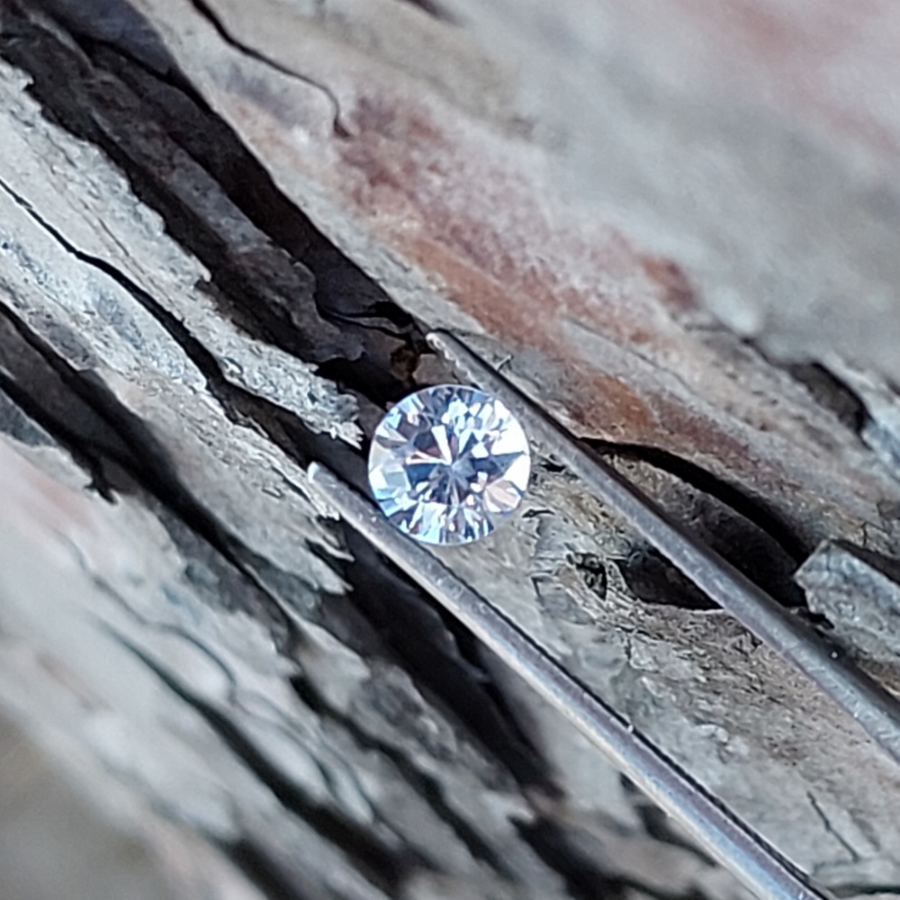 Diamond Cut Natural Lilac Ceylon Sapphire 0.68 ct  Litnon.com