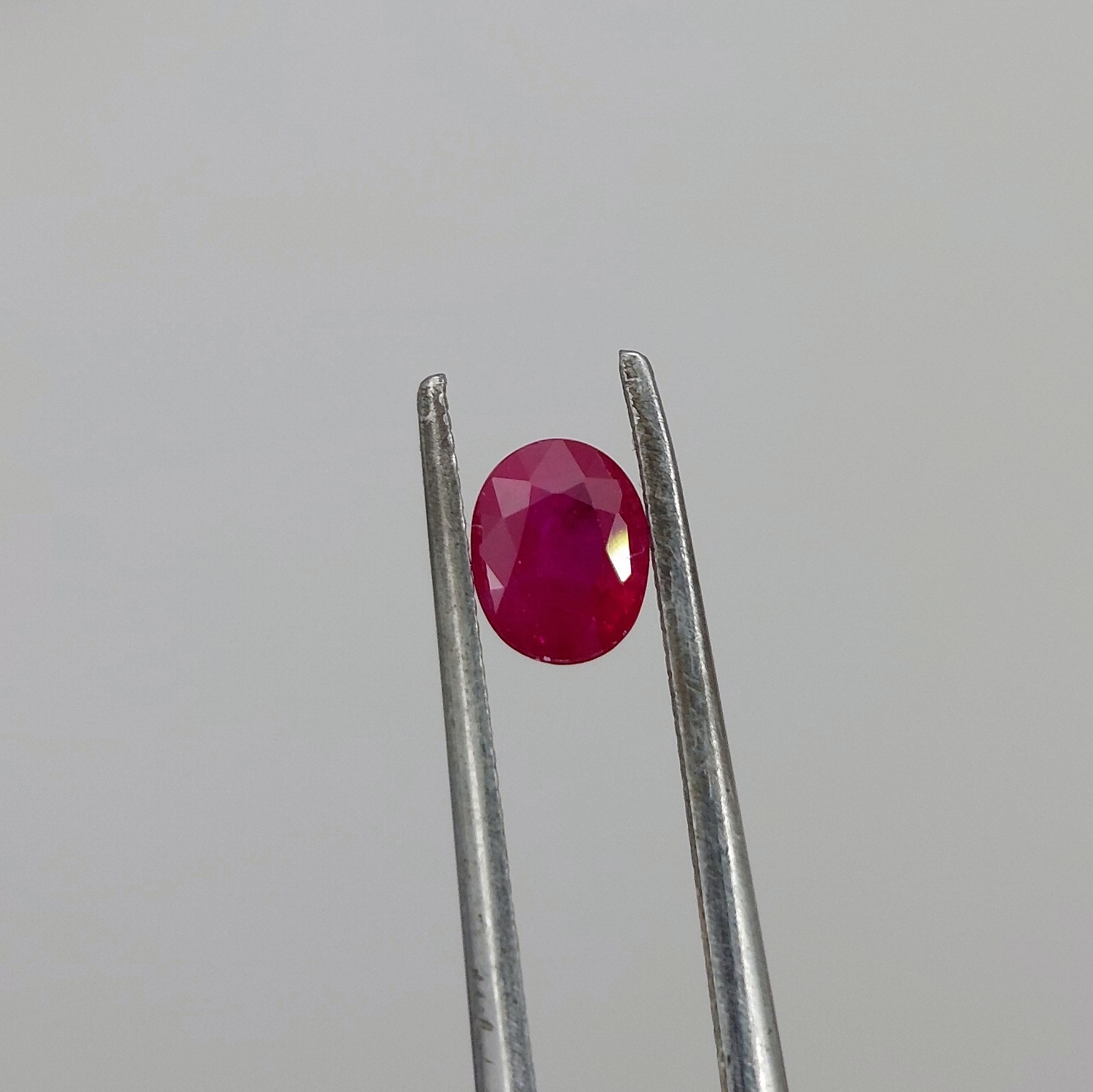 Natural Burmese Ruby - Vivid Red Oval Facet 0.67 Carats Litnon.com