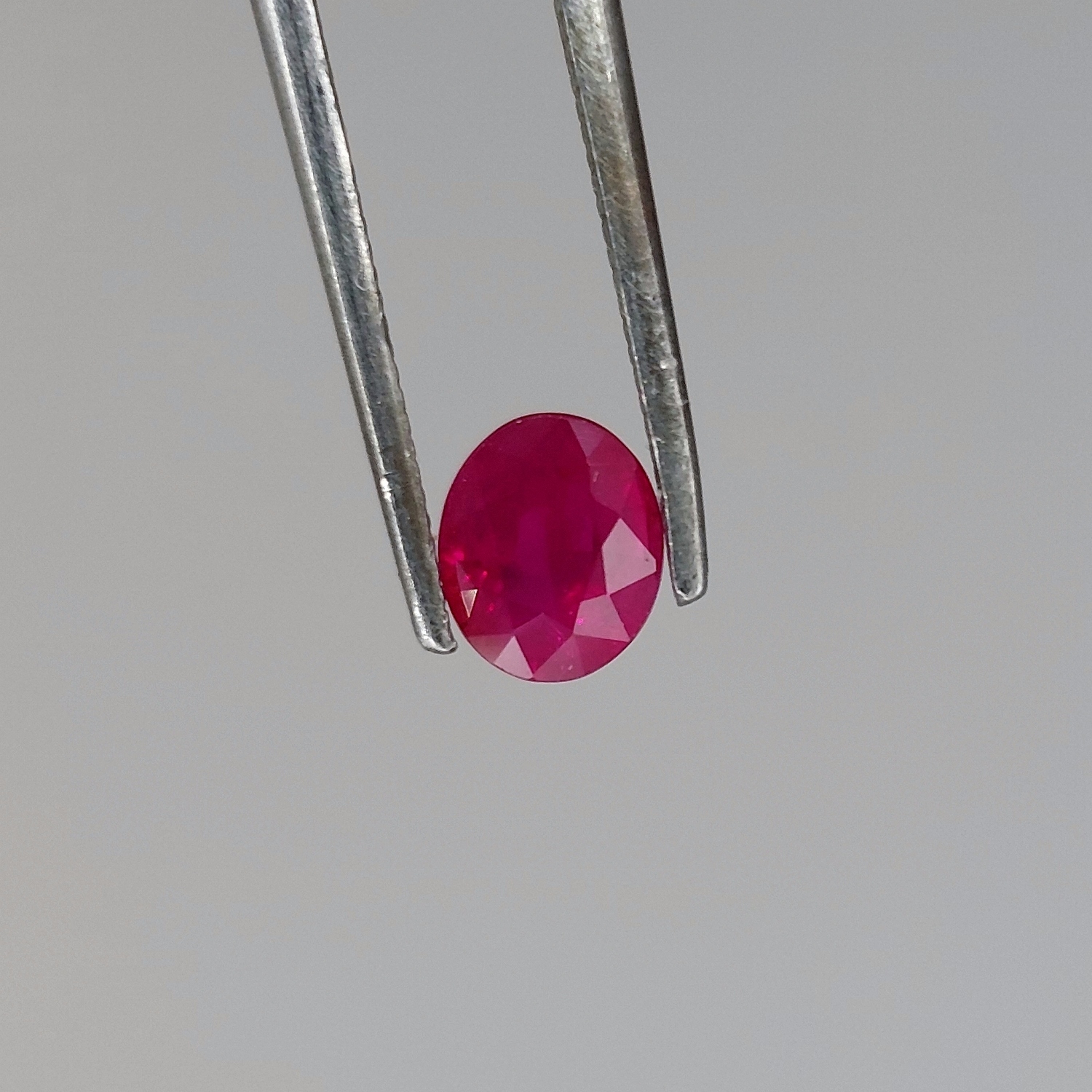 Natural Burmese Ruby - Vivid Red Oval Facet 0.70 Carat Litnon.com