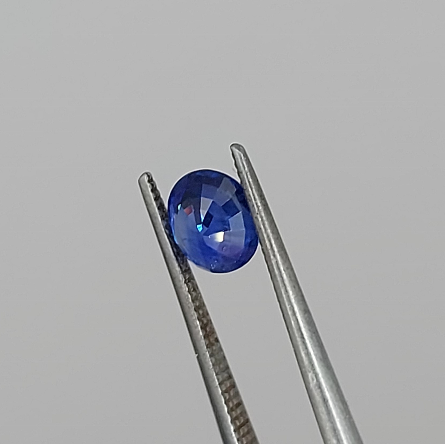 Fine Blue Natural Ceylon Sapphire 0.68 Carats  Litnon.com