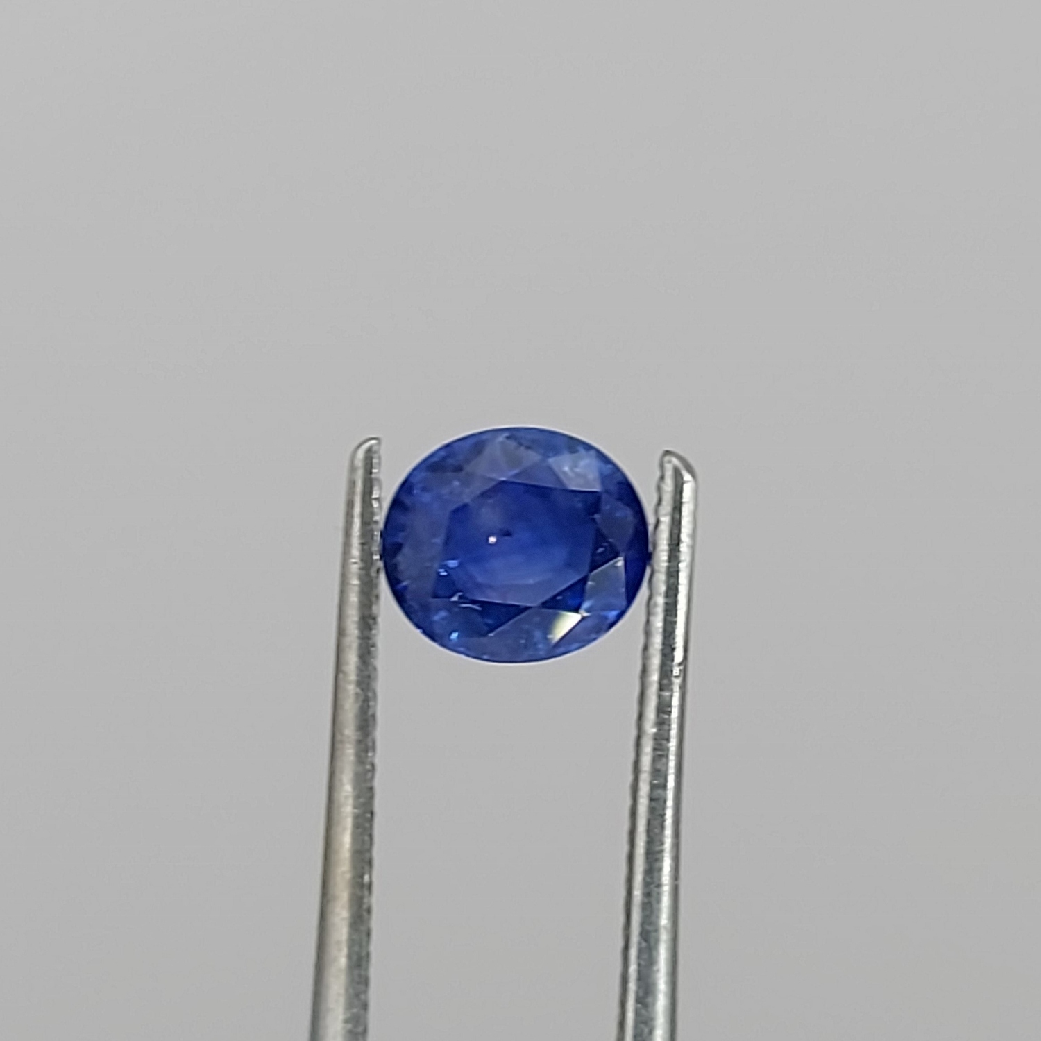 Fine Blue Natural Ceylon Sapphire 0.68 Carats  Litnon.com