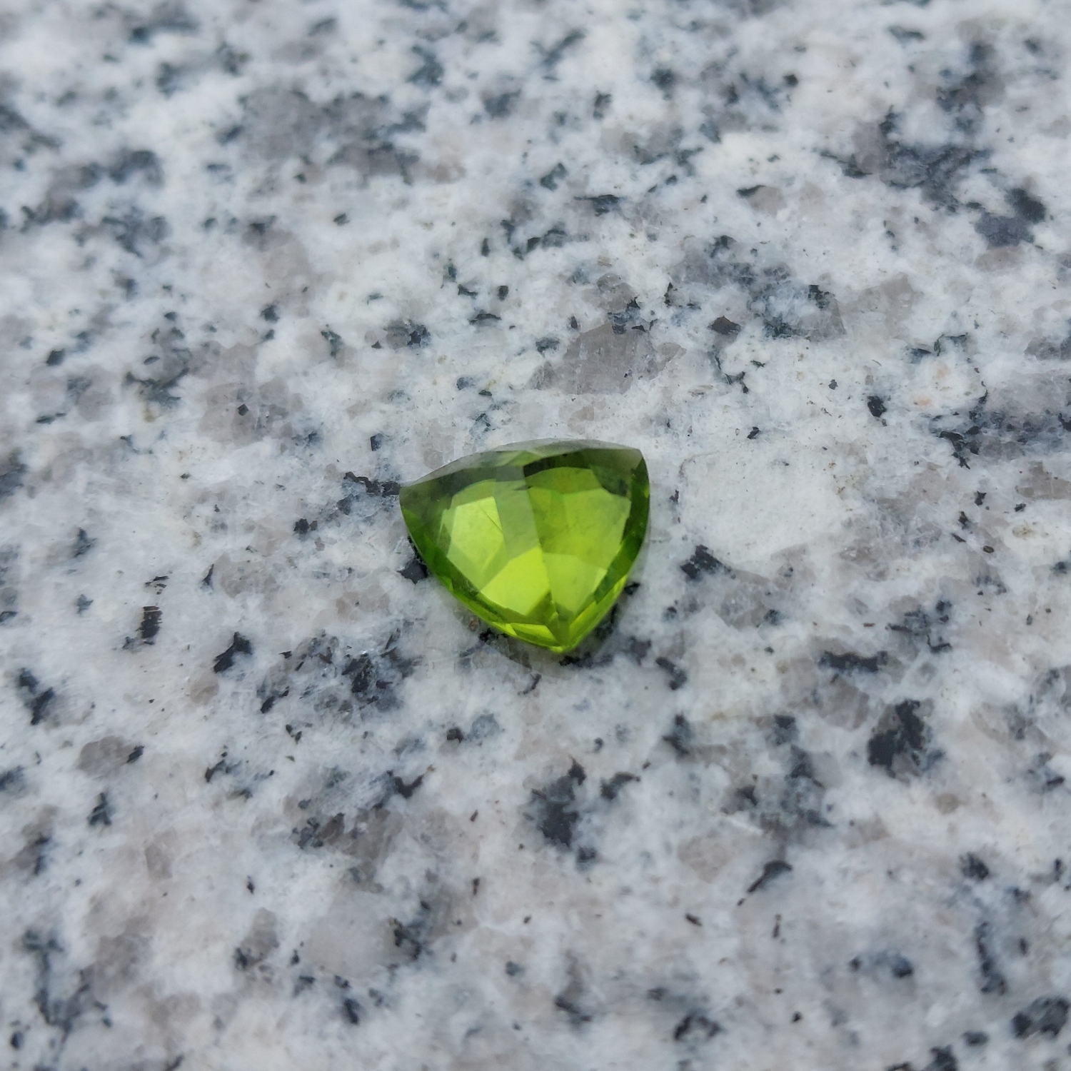 Bright and Pretty Fine Color Pakistan Peridot 3.31 Carats Litnon.com