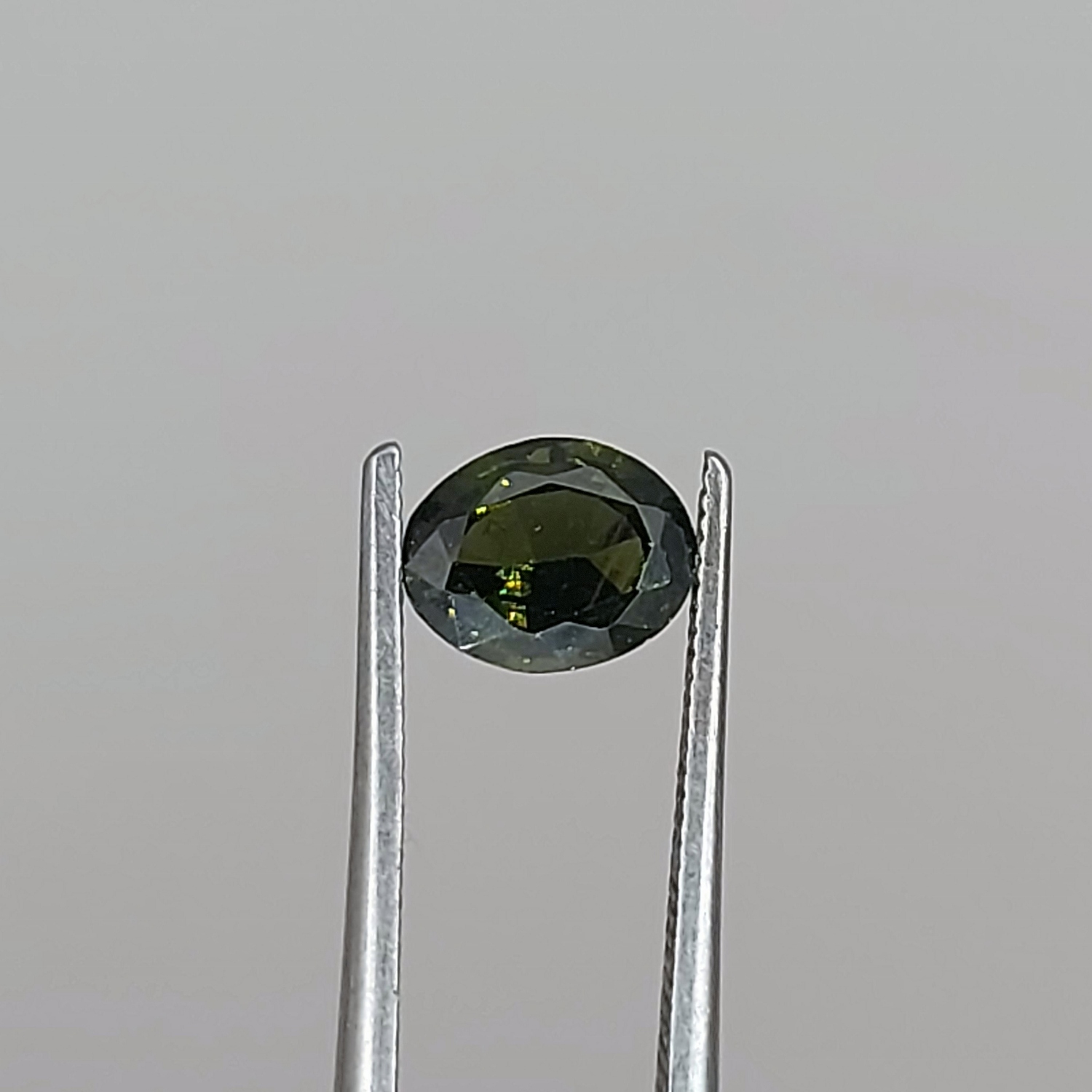 Dark Green Natural Spinel 1.02 Carats Litnon.com