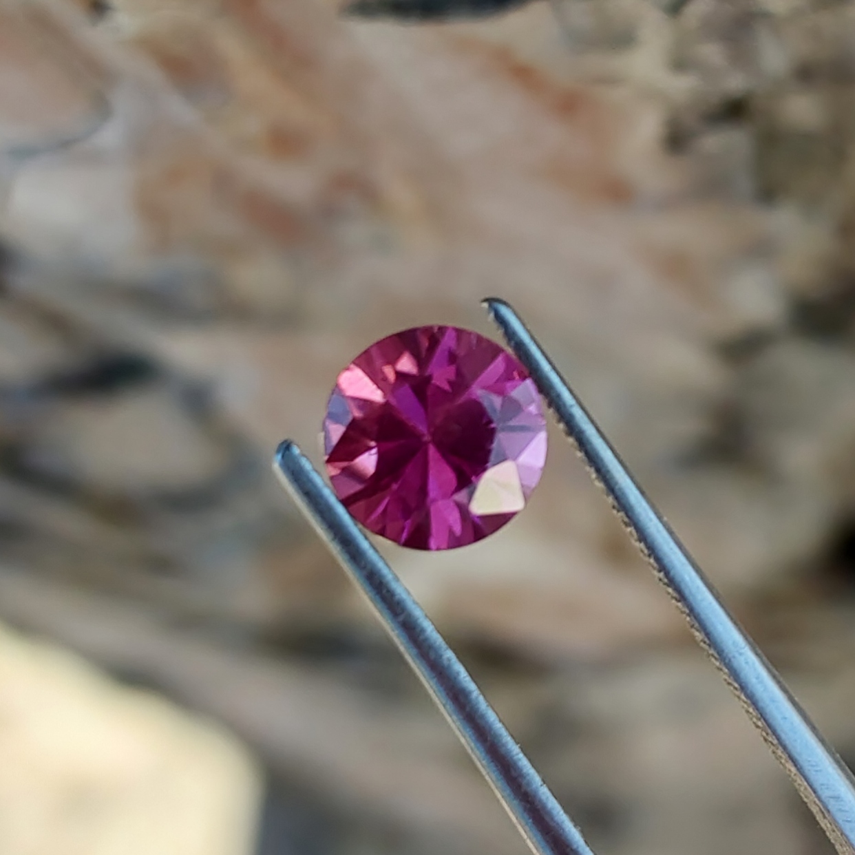 Quality Umbalite Garnet Tanzania 0.96 Carats Litnon.com