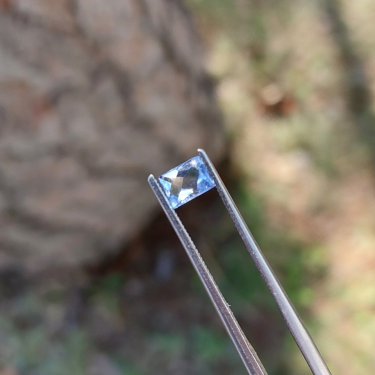 Blue to Purple Color-Shift Montana Sapphire 0.55 Carats  Litnon.com