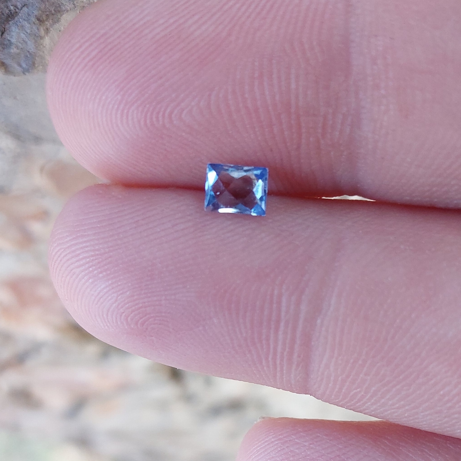 Blue to Purple Color-Shift Montana Sapphire 0.55 Carats  Litnon.com