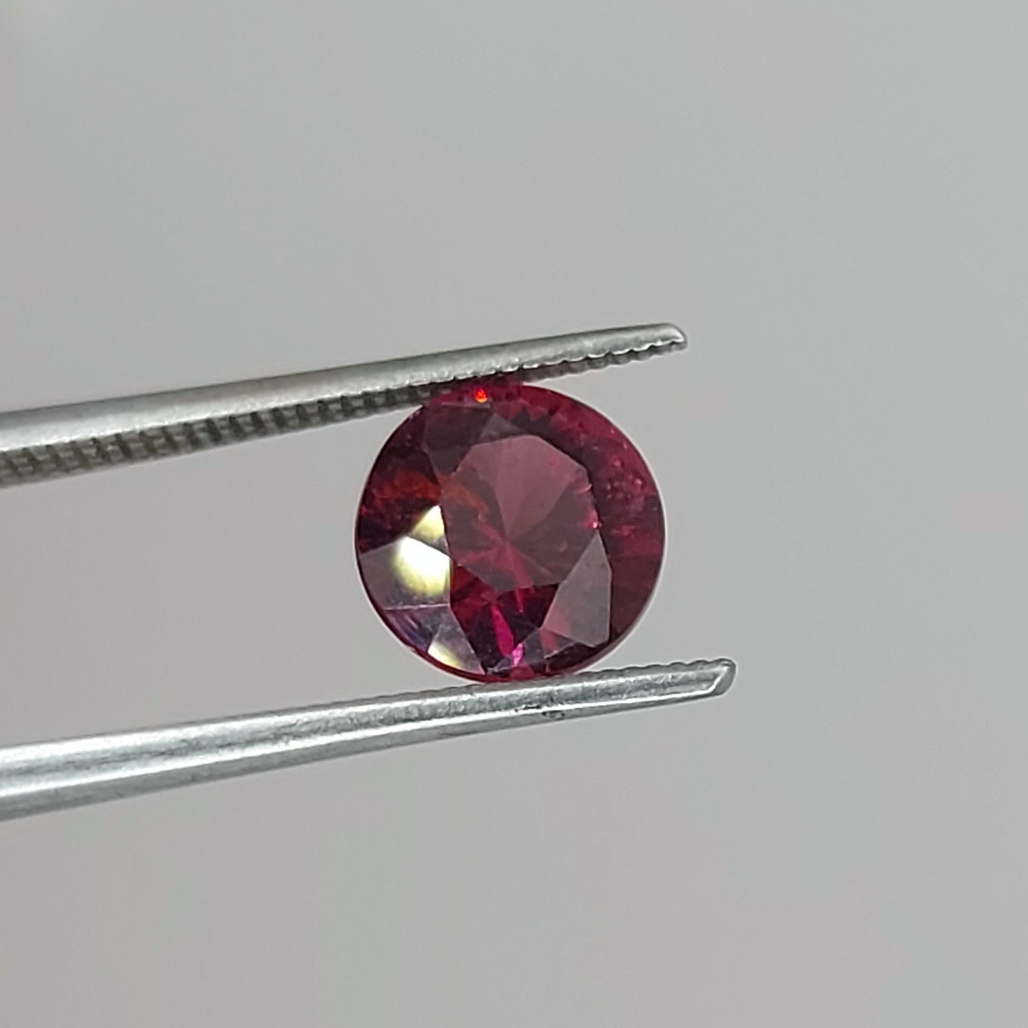 Umbalite - Rhodolite Garnet Tanzania Lot 1.69 Carats  Litnon.com