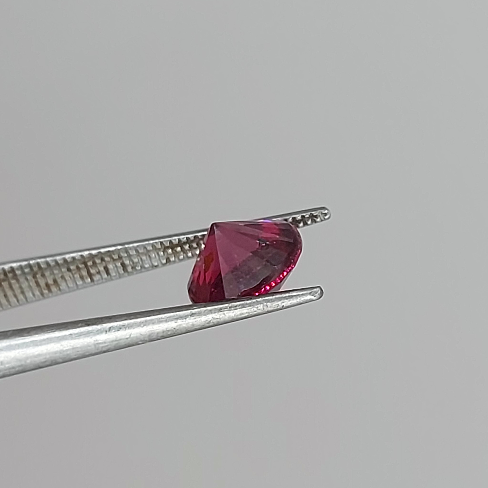 Umbalite - Rhodolite Garnet Tanzania Lot 1.69 Carats  Litnon.com