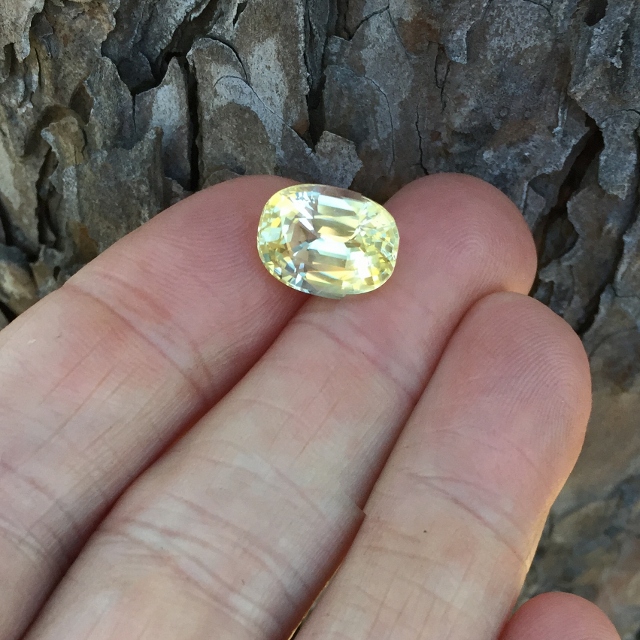 Big and Bright Natural  Yellow Sapphire Sri Lanka 9.80 Carats Litnon.com
