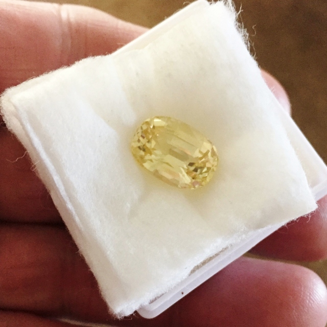 Big and Bright Natural  Yellow Sapphire Sri Lanka 9.80 Carats Litnon.com