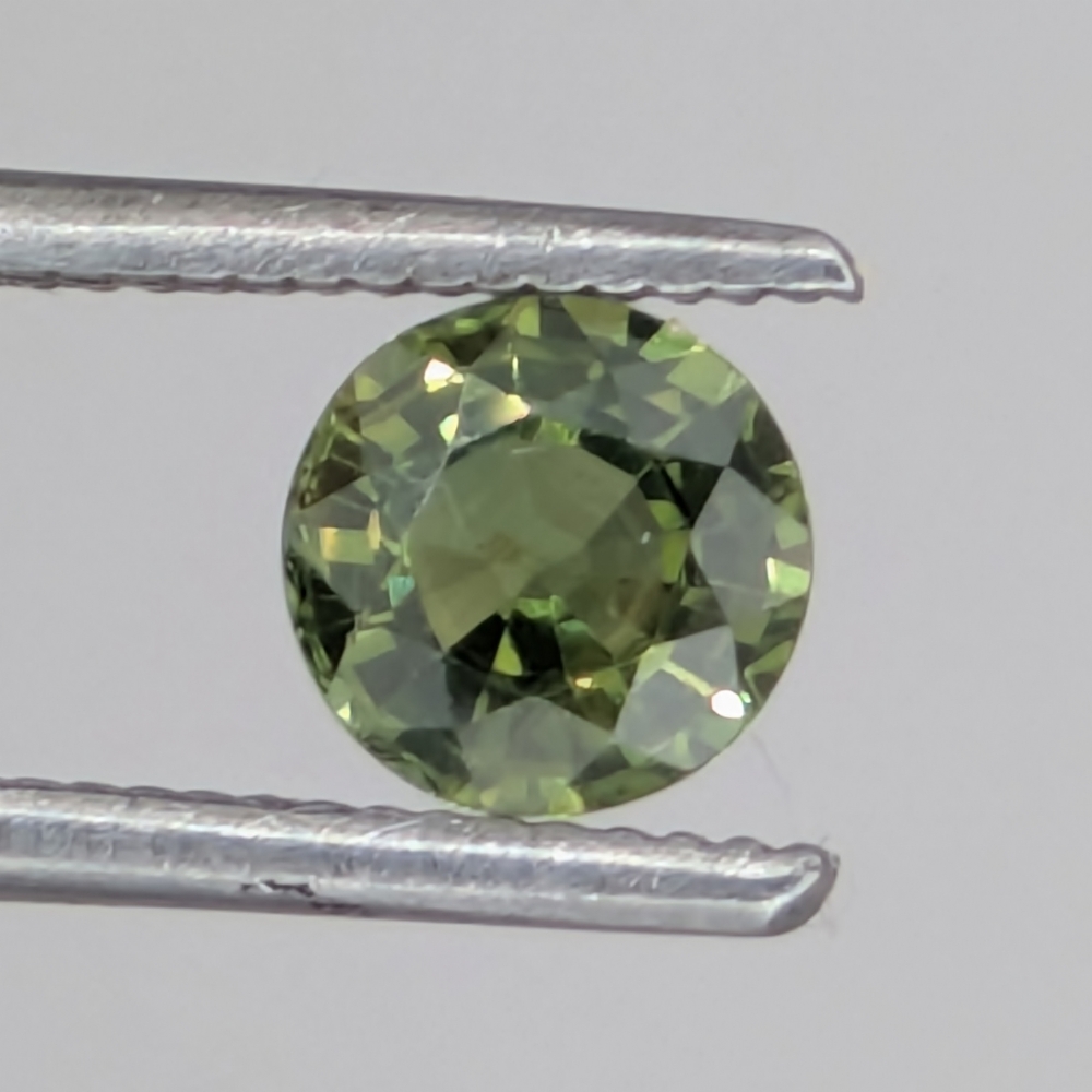Pretty Green Ceylon Sapphire 0.39 Carats Litnon.com