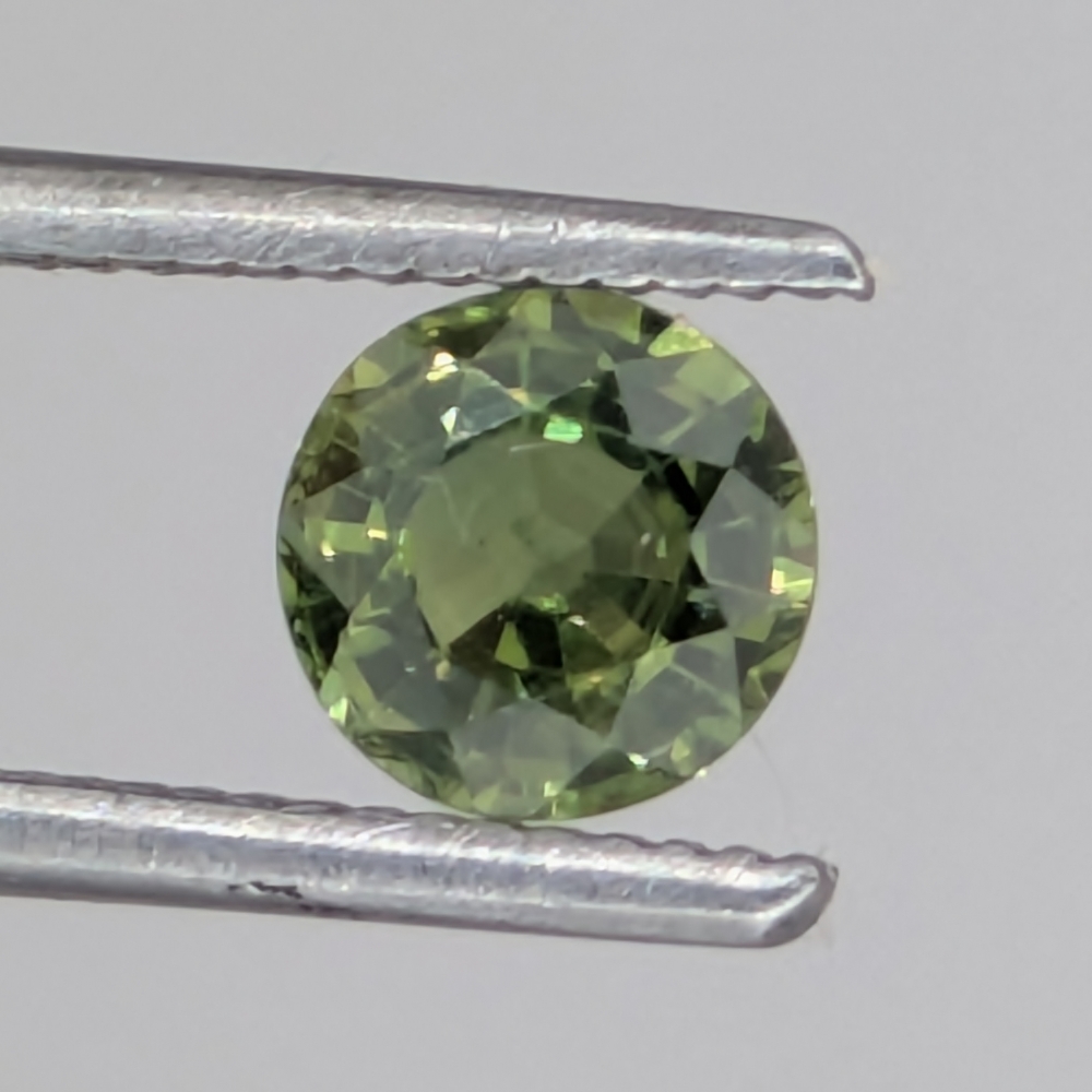 Pretty Green Ceylon Sapphire 0.39 Carats Litnon.com