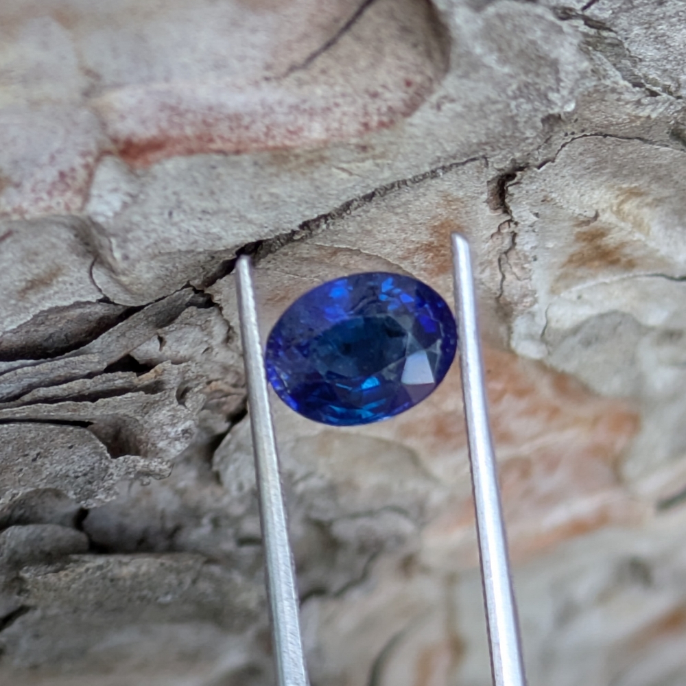 Deep Royal Blue Ceylon Sapphire 1.74 carats  Litnon.com