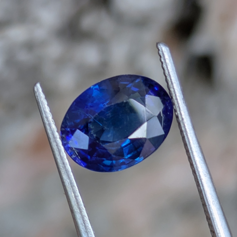 Deep Royal Blue Ceylon Sapphire 1.74 carats  Litnon.com