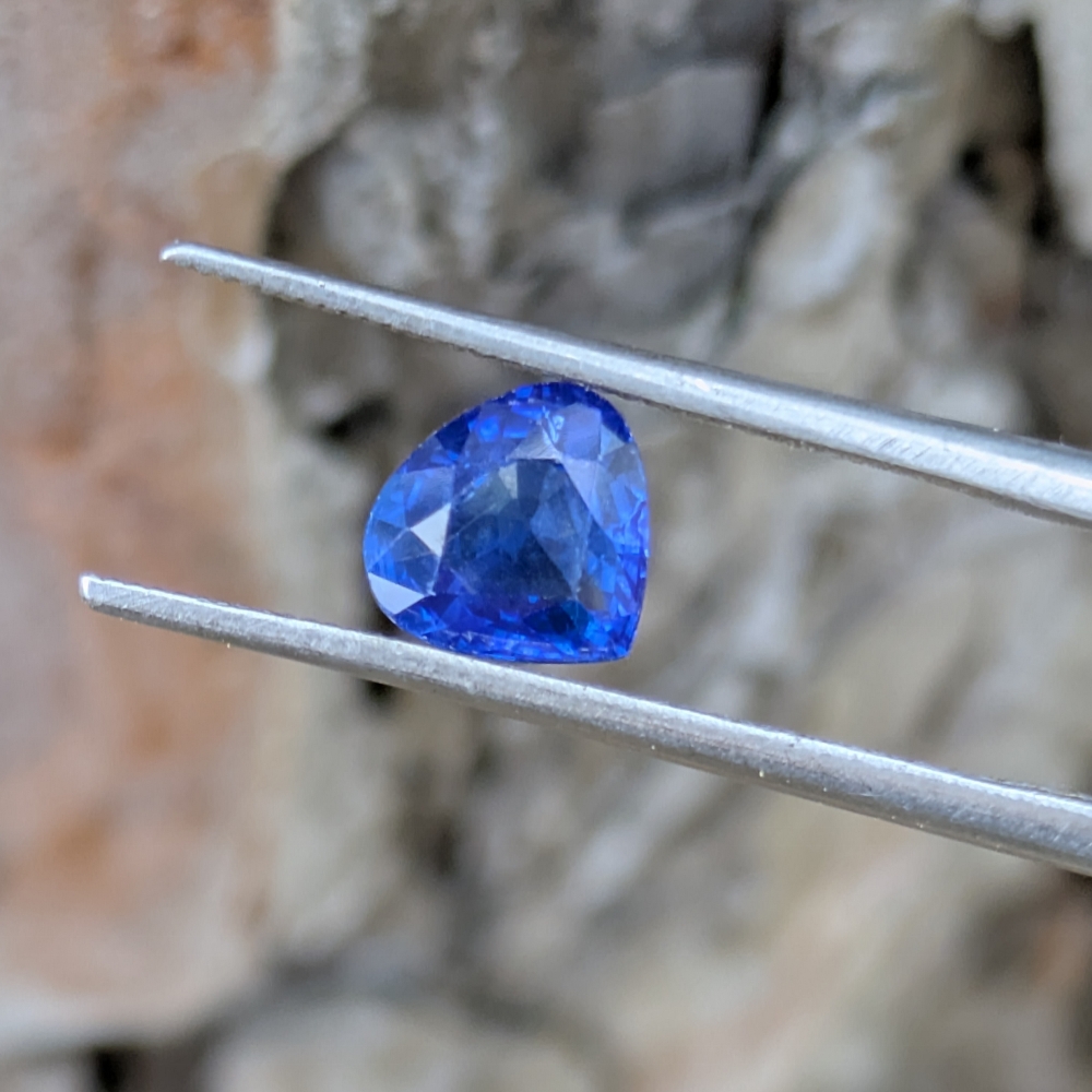 Royal Blue Ceylon Sapphire 1.46 carats  Litnon.com