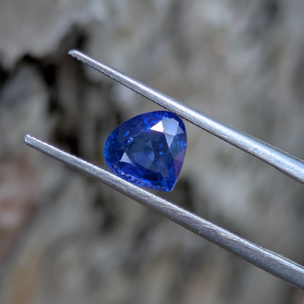 Royal Blue Ceylon Sapphire 1.46 carats  Litnon.com