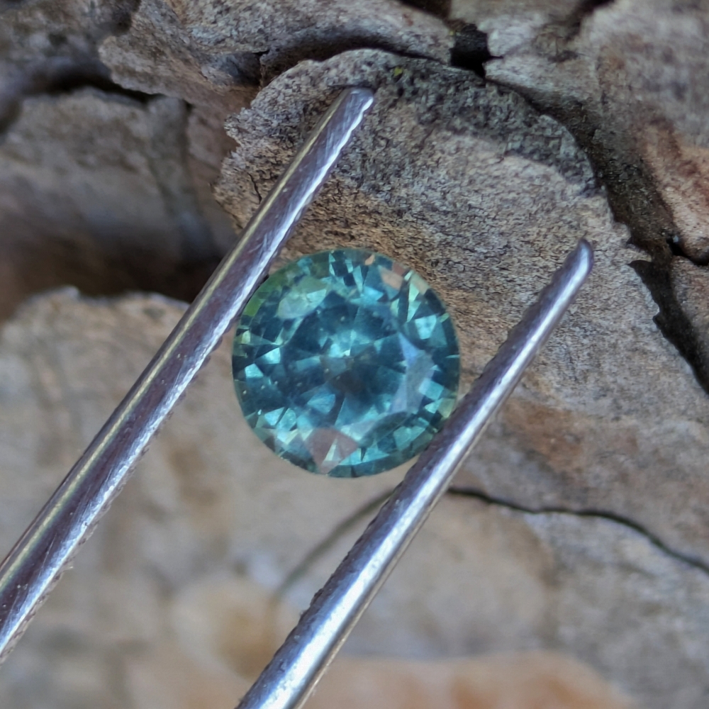 Bright Natural Teal Montana Sapphire  0.79 Carats  Litnon.com