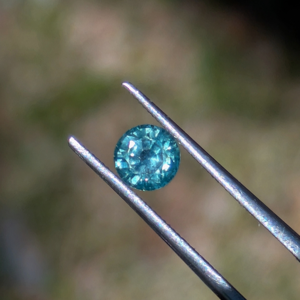 Bright Natural Teal Montana Sapphire  0.79 Carats  Litnon.com