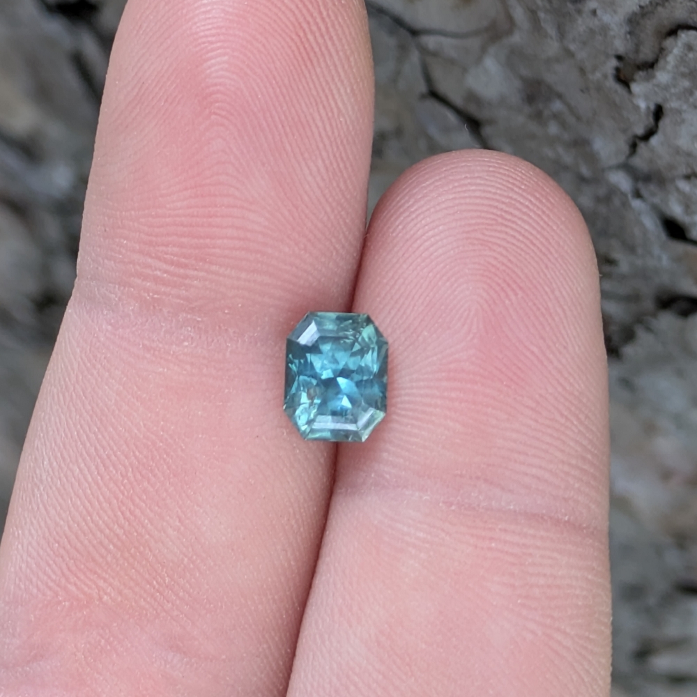 Pretty Moody Green to Blue Montana Sapphire 1.89 Carats Litnon.com