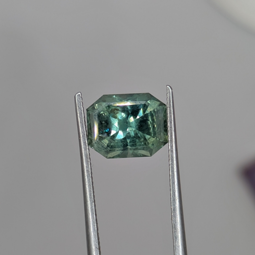Pretty Moody Green to Blue Montana Sapphire 1.89 Carats Litnon.com