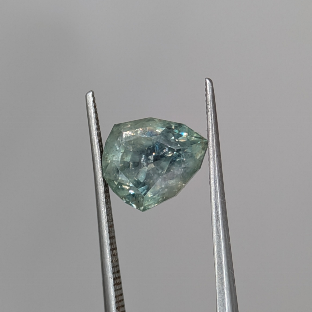 Large Natural Light Blue to Green Montana Sapphire  3.82 Carats Litnon.com