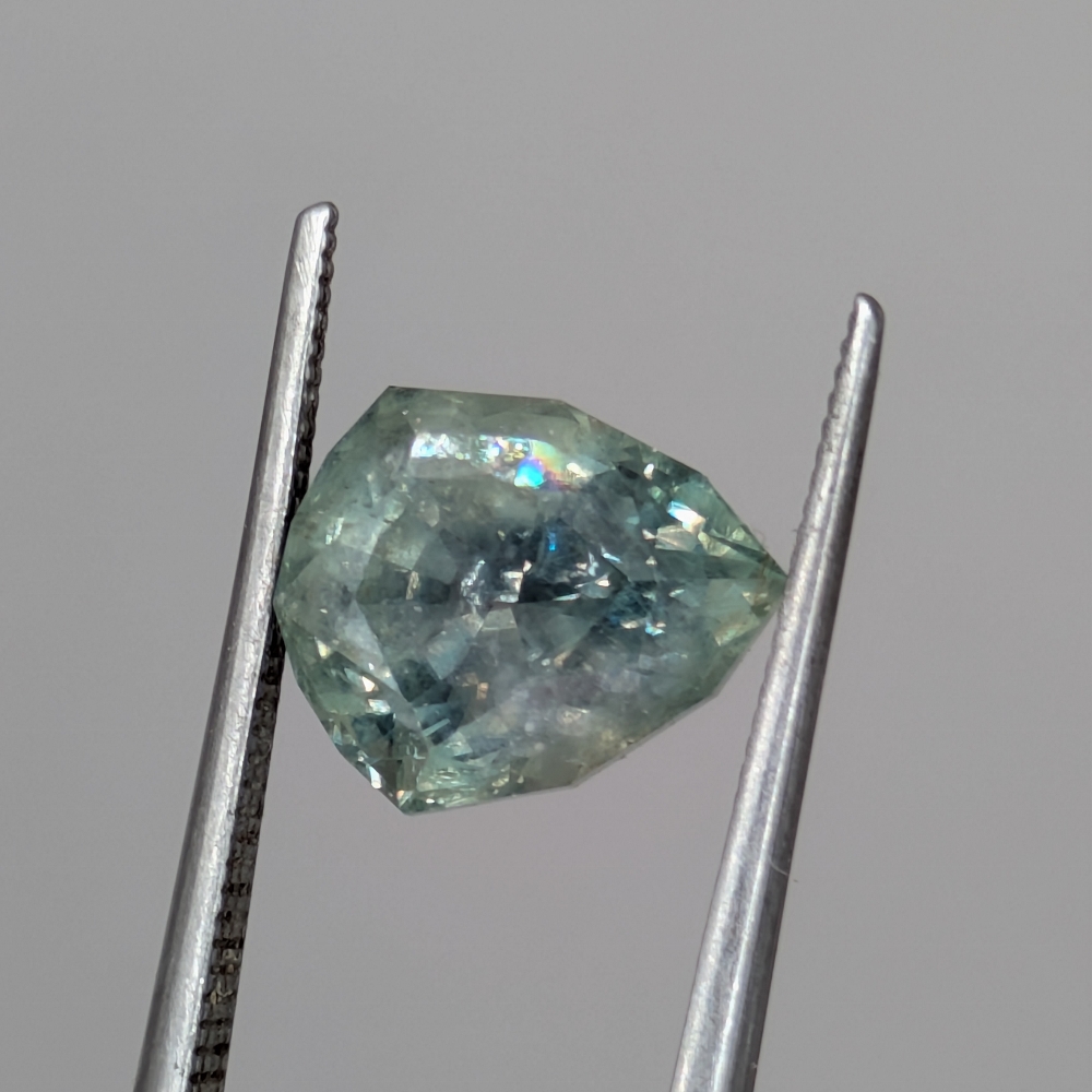Large Natural Light Blue to Green Montana Sapphire  3.82 Carats Litnon.com