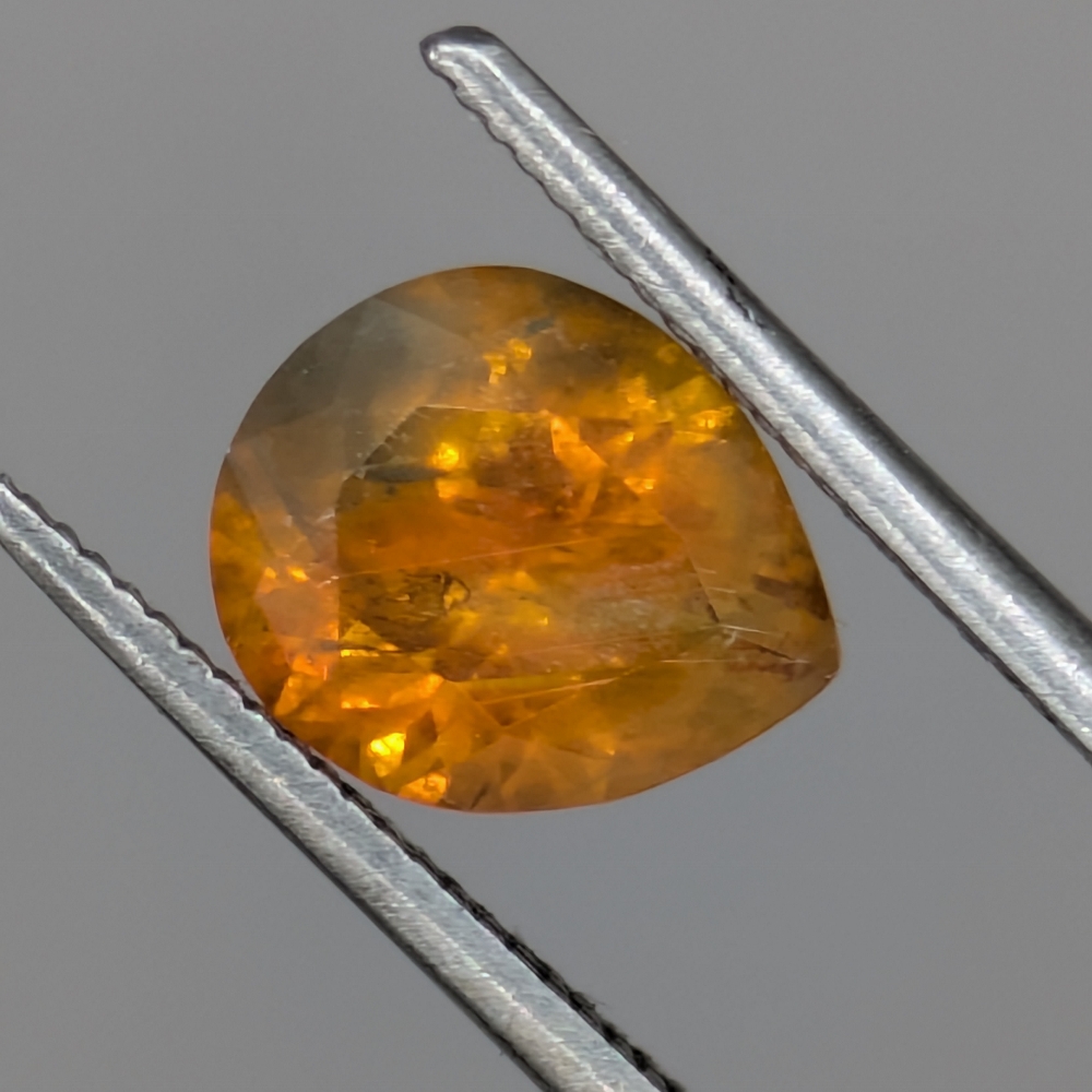 Pretty Orange Montana Sapphire 1.27 Carats Litnon.com