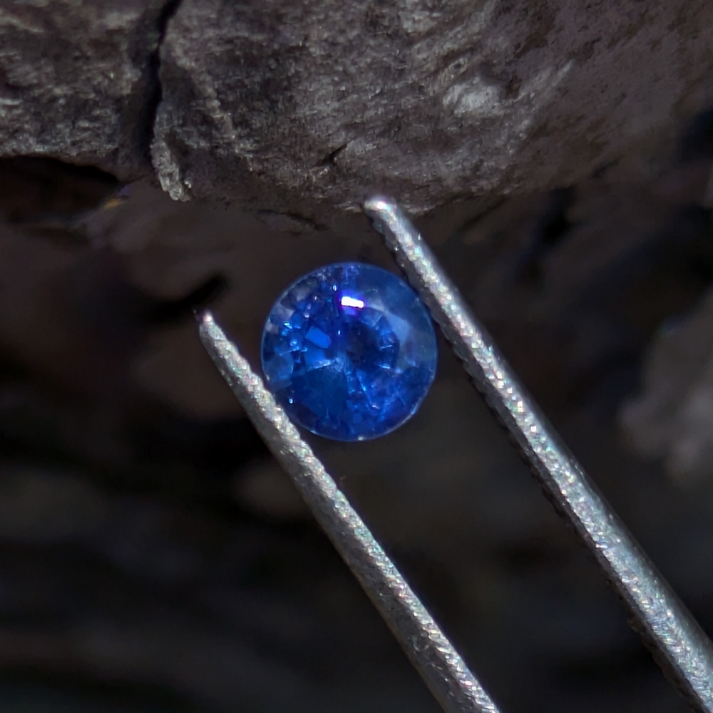 Bright Royal Blue Montana Sapphire 0.39 Carats Litnon.com