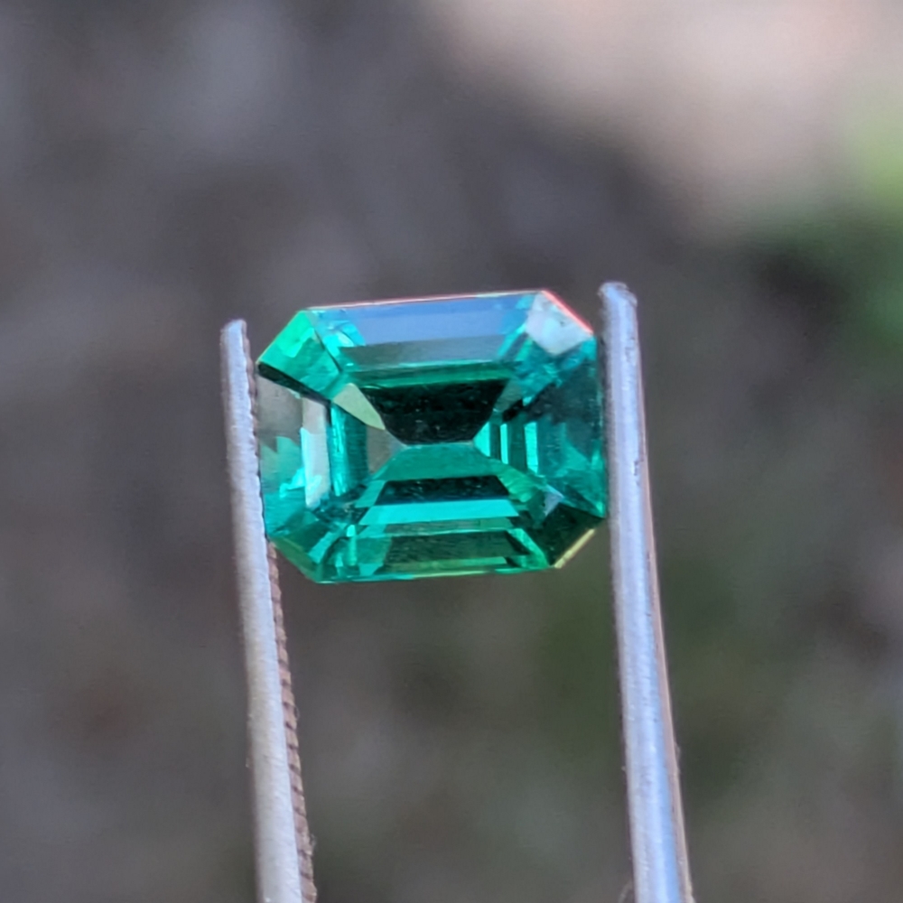Intense Green Hydrothermal Emerald 1.54 ct Litnon.com