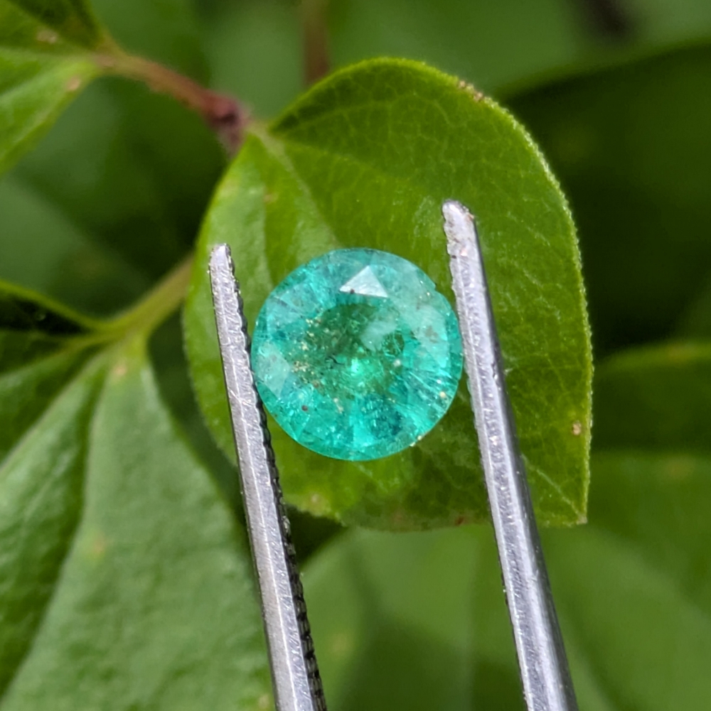 Natural Bright Fine Green Colombian Emerald 0.45 Carats Litnon.com