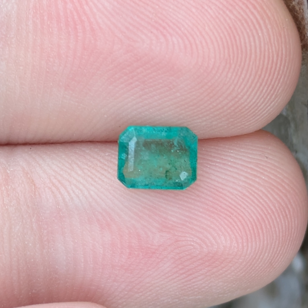 Natural Bright Fine Green Colombian Emerald 0.70 Carats Litnon.com