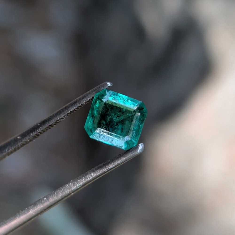 Natural Bright Fine Green Colombian Emerald 0.47 Carats Litnon.com