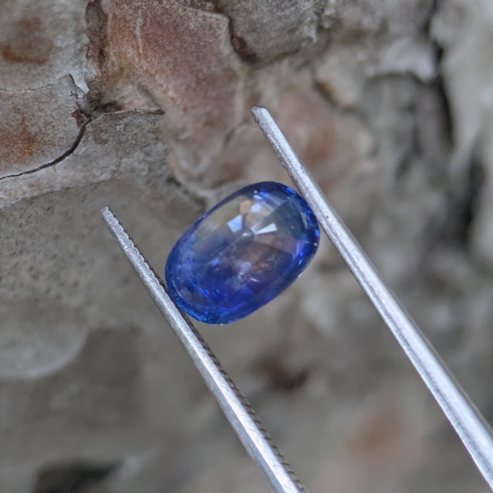 Very Pretty Royal Blue Ceylon Sapphire 1.92 Carats  Litnon.com