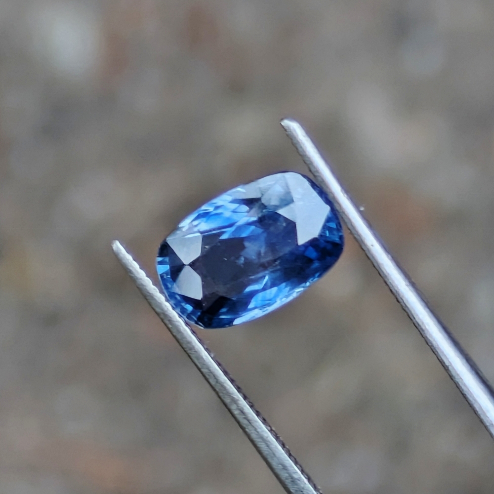 Very Pretty Royal Blue Ceylon Sapphire 1.97 Carats  Litnon.com