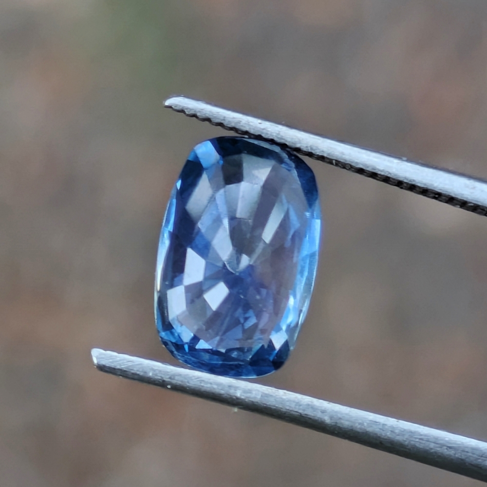 Very Pretty Royal Blue Ceylon Sapphire 1.97 Carats  Litnon.com